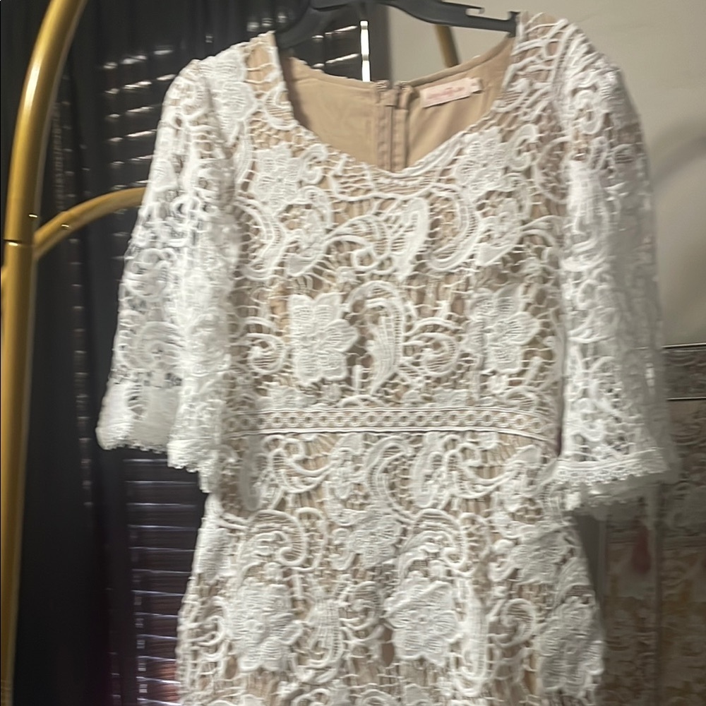 Ivy City Co White Lace Asymmetrical Dress